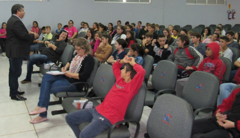 Prefeitura realiza palestra sobre Educação Fiscal na Germano Dockhorn